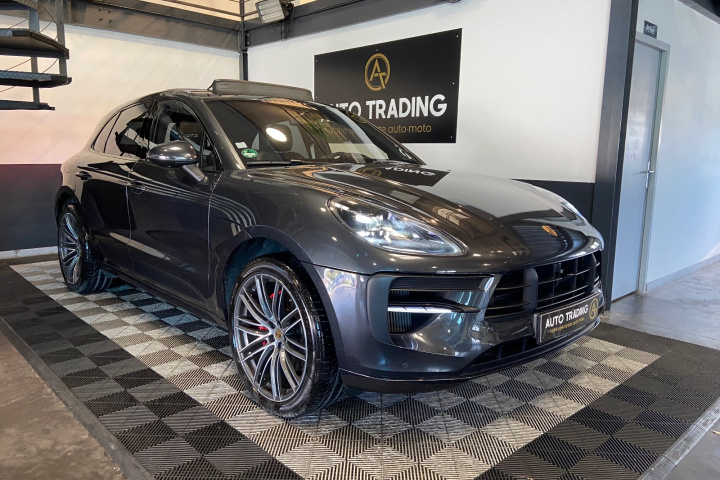 PORSCHE MACAN