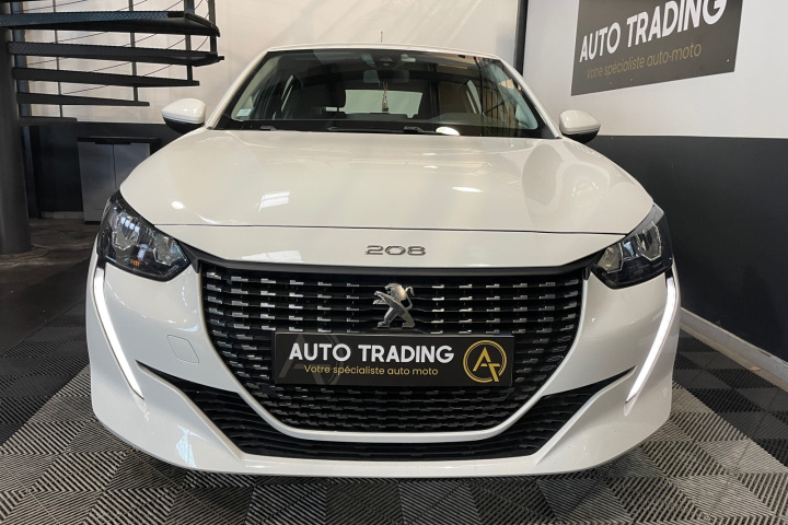 PEUGEOT 208