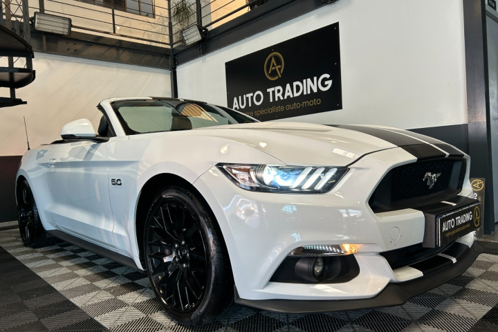 FORD MUSTANG CONVERTIBLE
