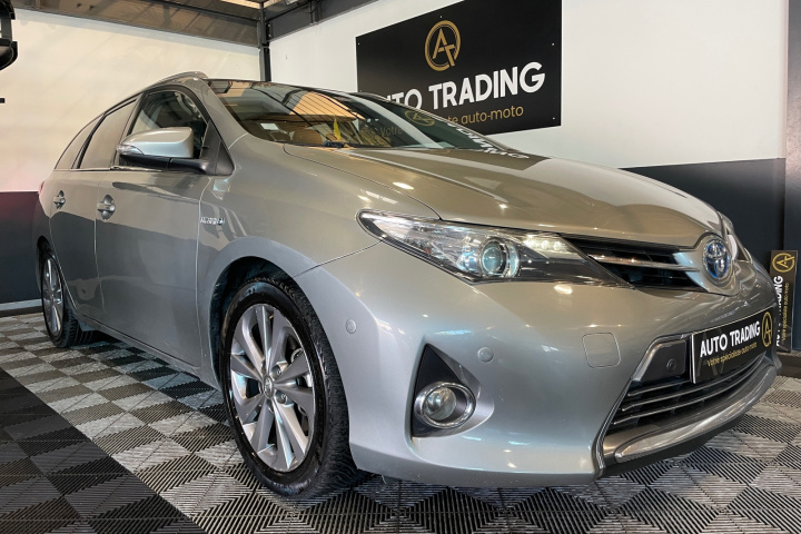 TOYOTA AURIS TOURING SPORTS
