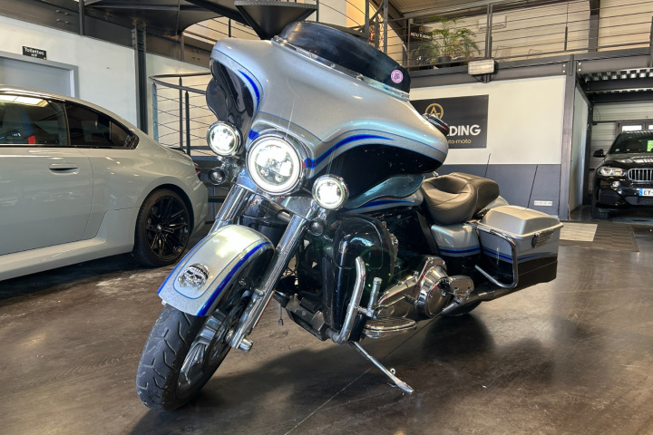 HARLEY DAVIDSON FLH CVO ELECTRA GLIDE 1800