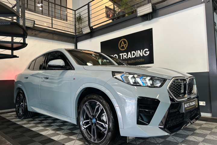 BMW  IX2 