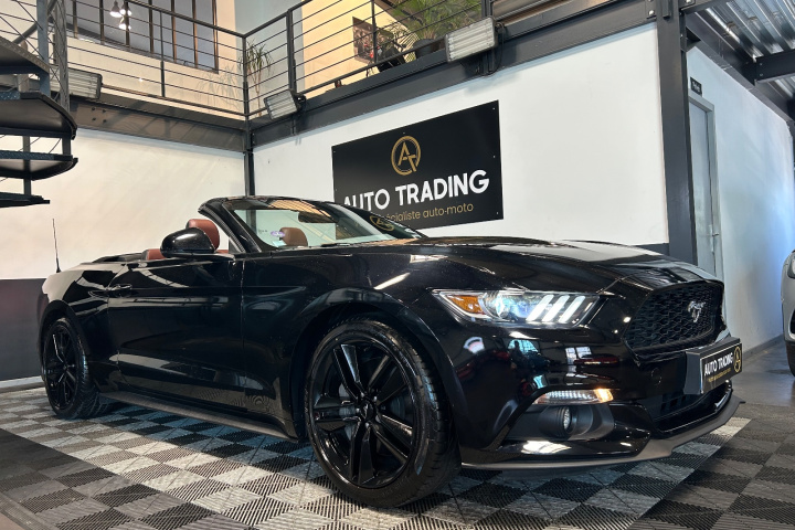 FORD MUSTANG CONVERTIBLE